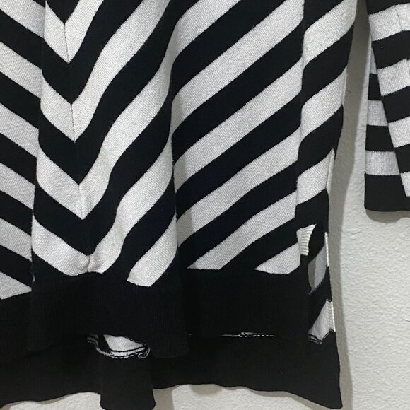 Lane Bryant Chevron Striped Sweater Size 14/16 - Picture 8 of 10